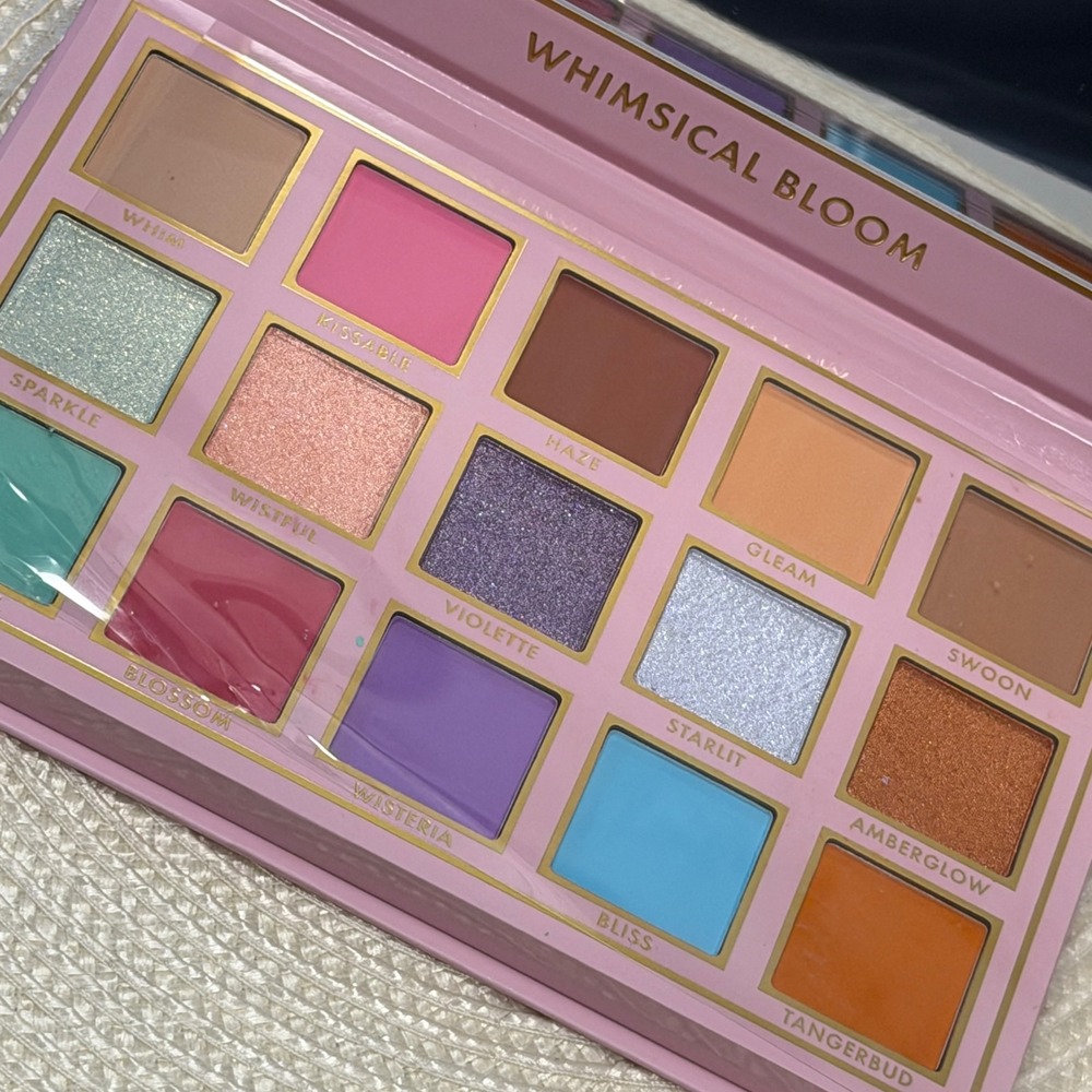 Aceβ Beaute Whimsical Bloom Eyeshadow Palette 15 Color Matte Shimmer New